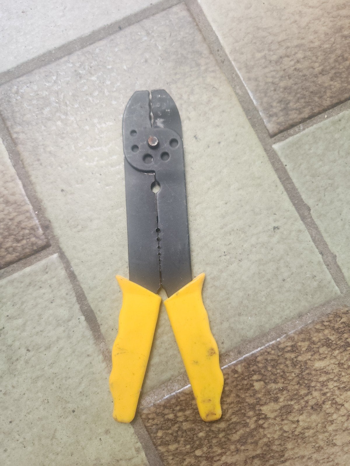 Multifunctionelw strip en krimptang, Enlèvement, Utilisé