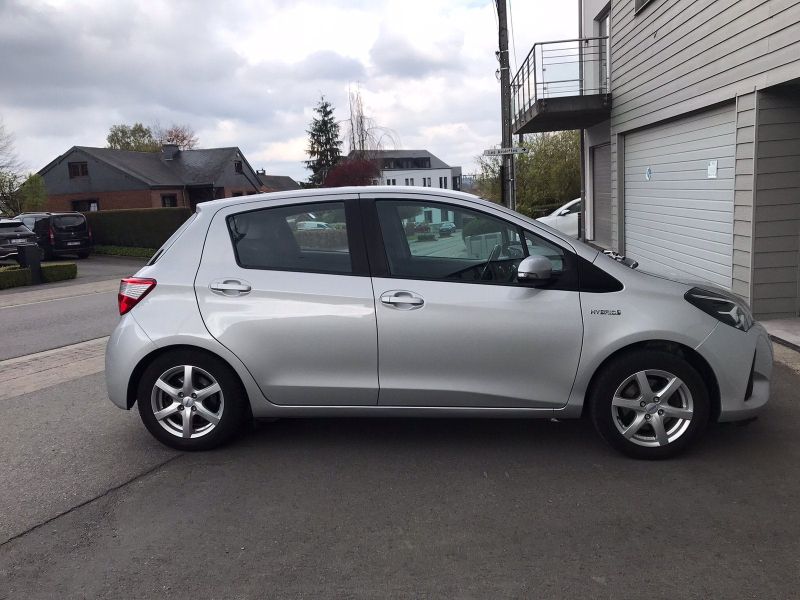 Toyota Yaris 1.5VVT-I. Hybrid. Euro 6C, Autos, Argent ou Gris, Achat, Adapté aux personnes handicapées, Automatique