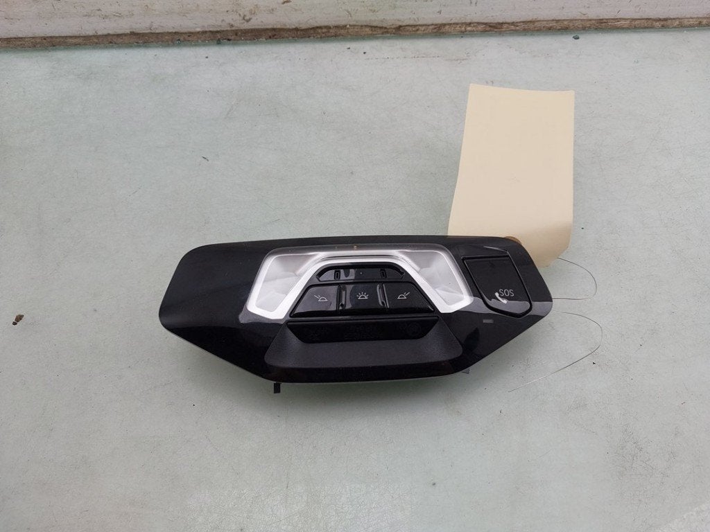 PLAFONNIER AVANT BMW 1 serie (F40) (01-2019/-), Utilisé, BMW, Petuelring 130
80809  München, DE, Bayerische Motoren Werke AG