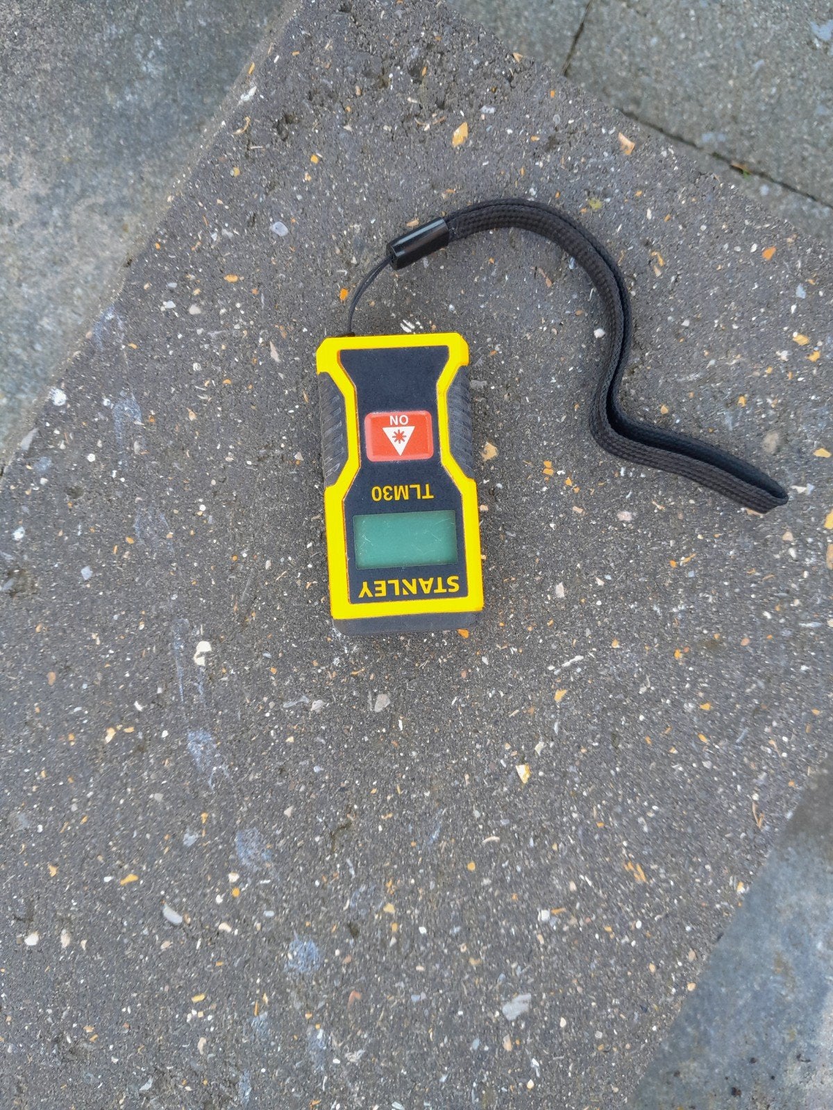 Stanley afstandmeter, Ophalen