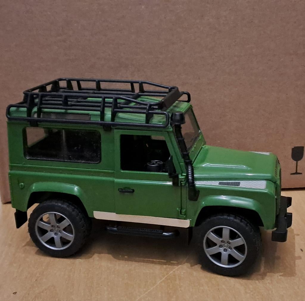 Bruder Land Rover Defender ( speelgoed auto), Ophalen of Verzenden, Zo goed als nieuw