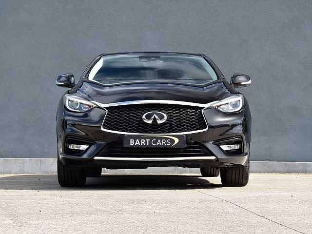Infiniti Q30 1.6 Turbo Pure Verwarmde zetels, parkeer camer, Autos, Autres modèles, Euro 6, Entreprise, Noir