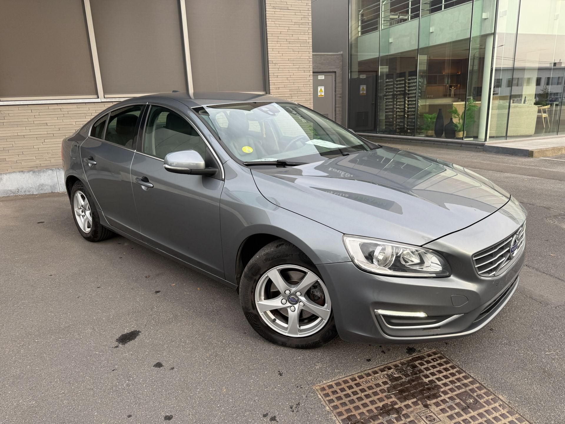 Volvo S60, Auto's, https://public.car-pass.be/vhr/879512a7-b99d-4abf-9e0b-e7ef89555d71, S60, Zilver of Grijs, BTW verrekenbaar