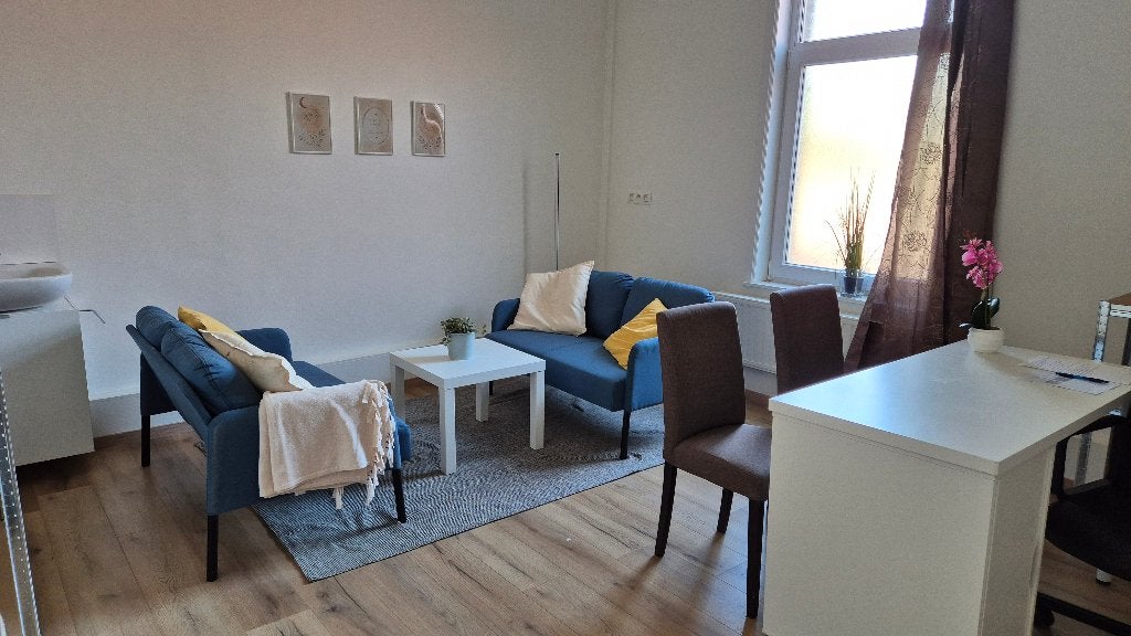 Bureau / Cabinet à partager à Tubize, Zakelijke goederen, Bedrijfs Onroerend goed, 16 m², Huur, Kantoorruimte