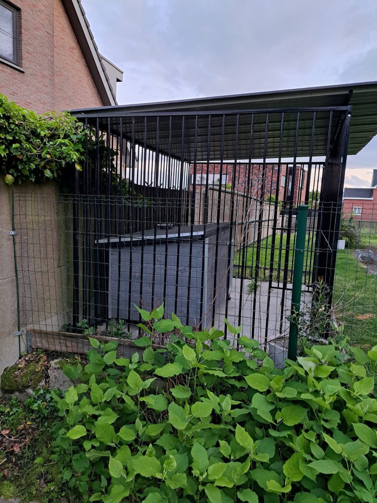 Hondenren met dak, binnenhok en betontegels, Comme neuf, Enlèvement, Niche à chien, 100 cm ou plus