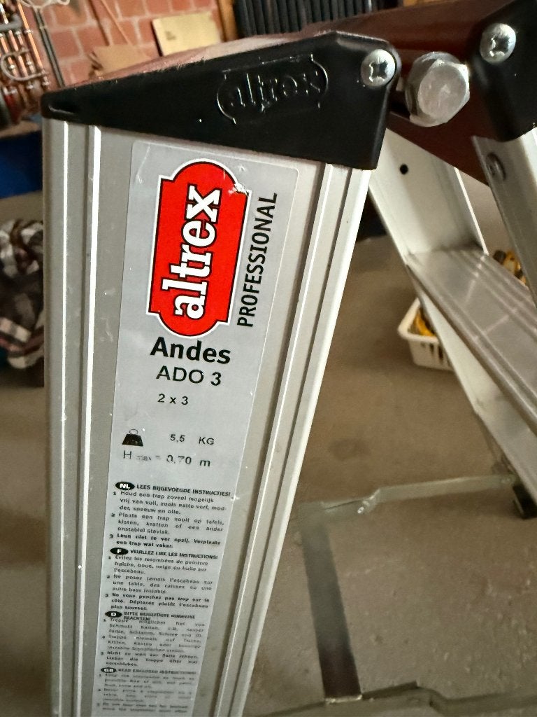 Échelle de marche double Alltrex, Pliable ou rétractable/escamotable, Moins de 2 mètres, Comme neuf, Échelle