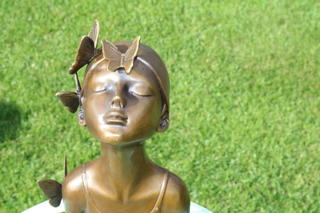 la fille aux papillons en bronze signé  : COLLET, Enlèvement ou Envoi, Bronze