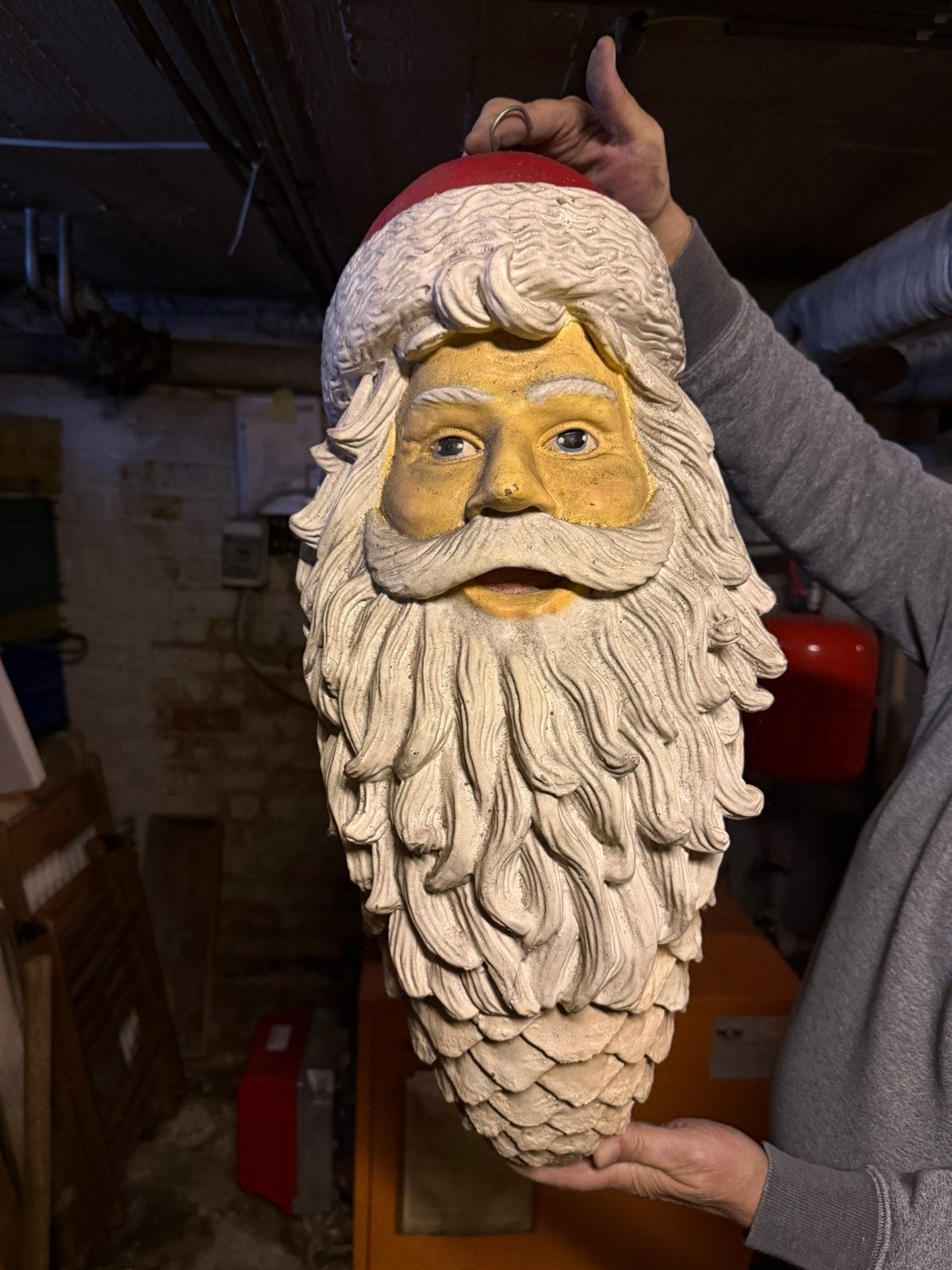 Kerstman standbeeld om op te hangen, Ophalen