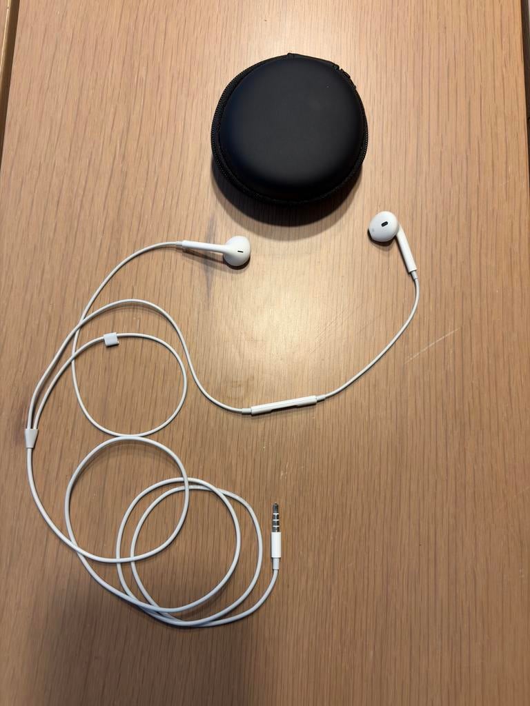 Apple EarPods + Case - New, Télécoms, Téléphonie mobile | Écouteurs, Neuf, Microphone, Blanc, Intra-auriculaires (In-Ear)
