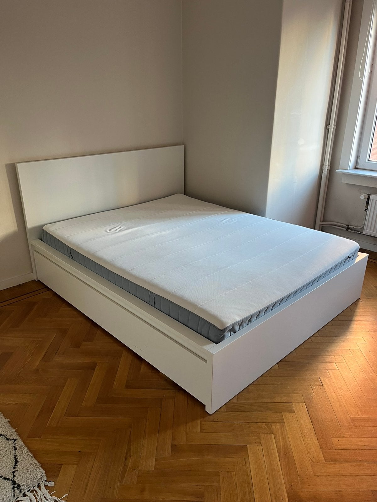 Lit Malm ikea 160x200 + tiroirs + matelas, Maison & Meubles, Enlèvement, Comme neuf