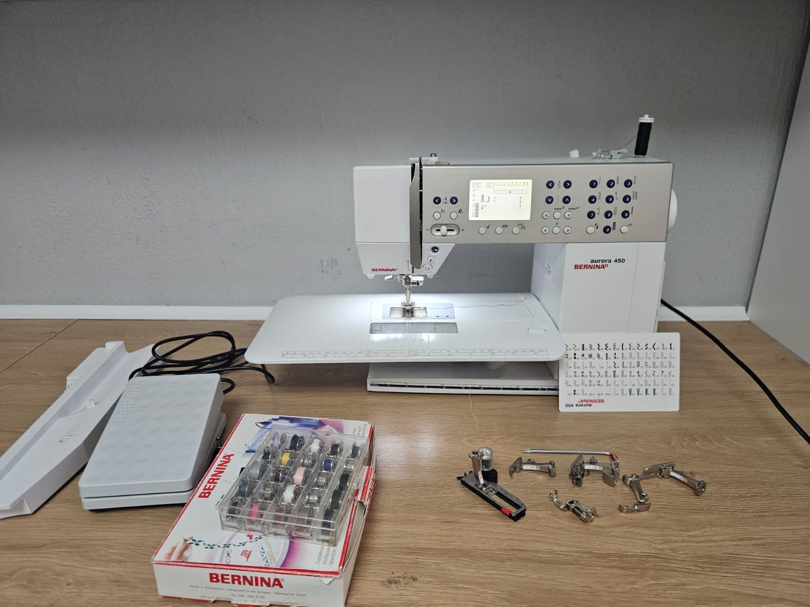 Bernina Aurora 450 Naai - Borduurmachine, Ophalen, Zo goed als nieuw, Naaimachine, Bernina