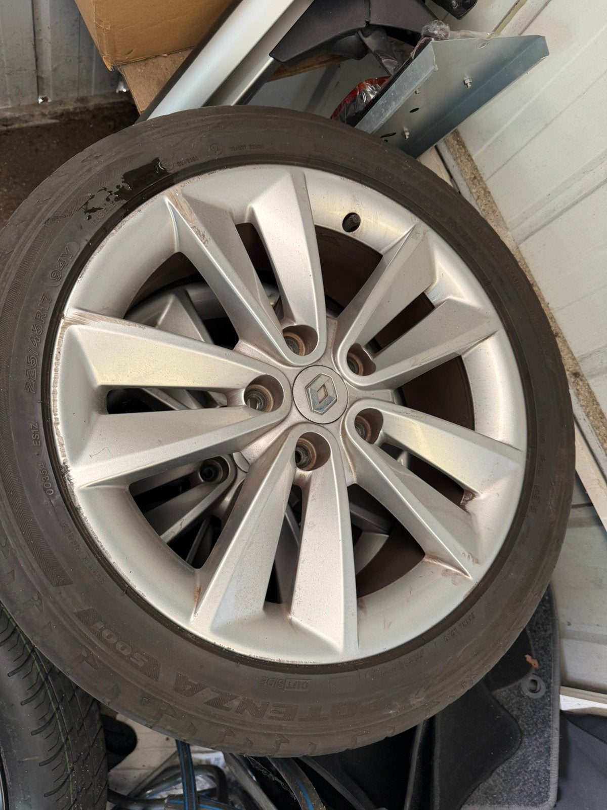 Jantes + pneus Renault 17 pouces, Pneus et Jantes, 17 pouces, Enlèvement, 225 mm