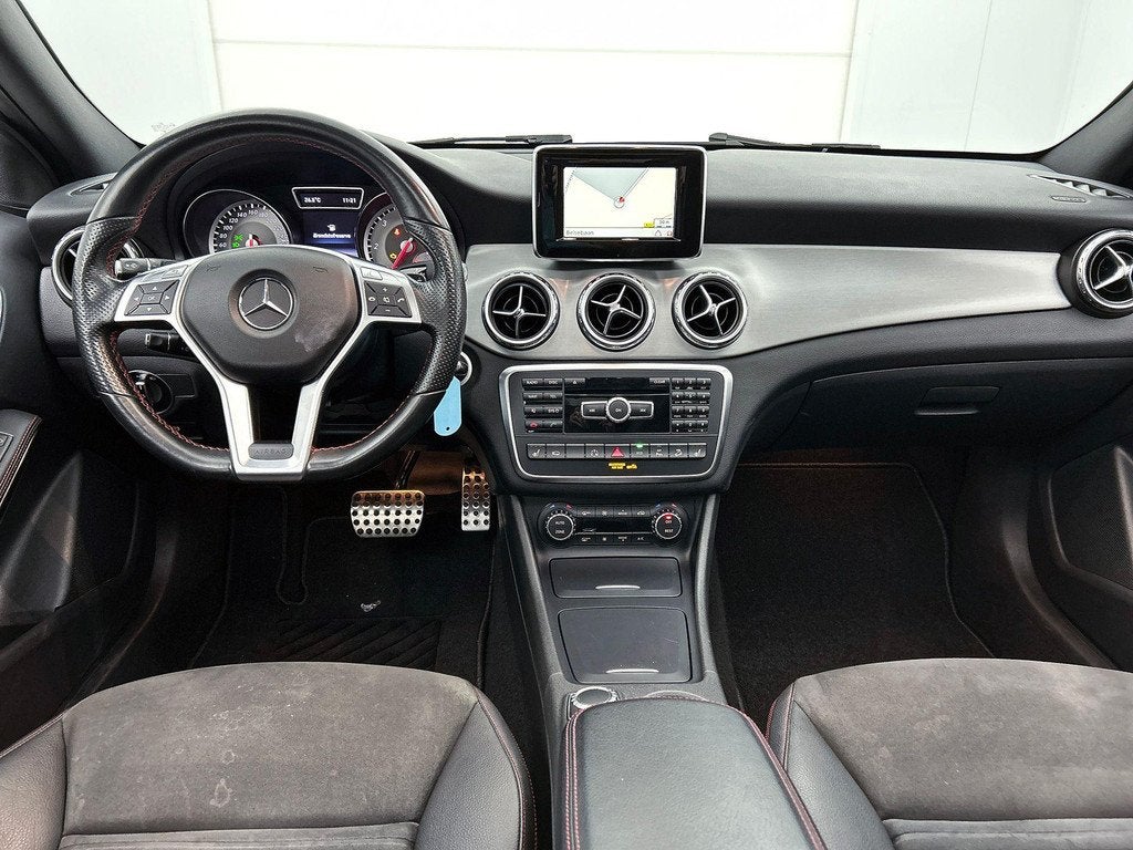 Mercedes-Benz GLA-Klasse 200 D SUV Urban Line | Panoramisch, Autos, Mercedes-Benz, 100 kW, Achat, 1800 kg, Euro 6