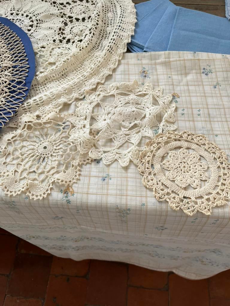 VINTAGE TAFELKLEED SERVETTEN KANT HAAKWERK LINNEN DAMAST, Ophalen of Verzenden, Gebruikt