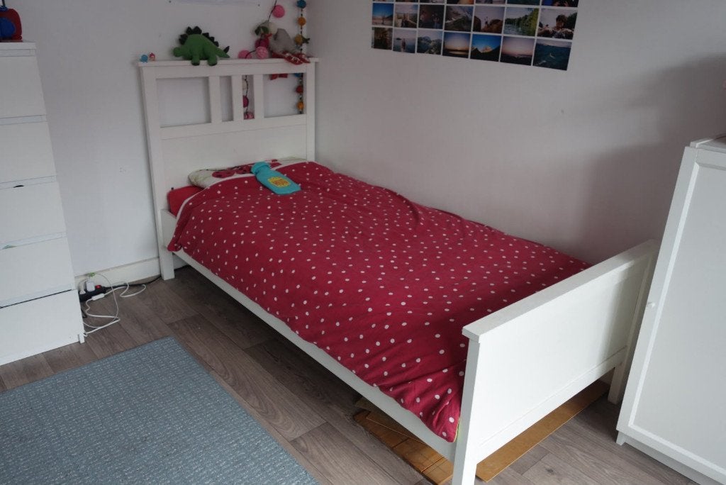 Lit une place et son sommier à latte, 90 cm, Une personne, Enlèvement, Utilisé