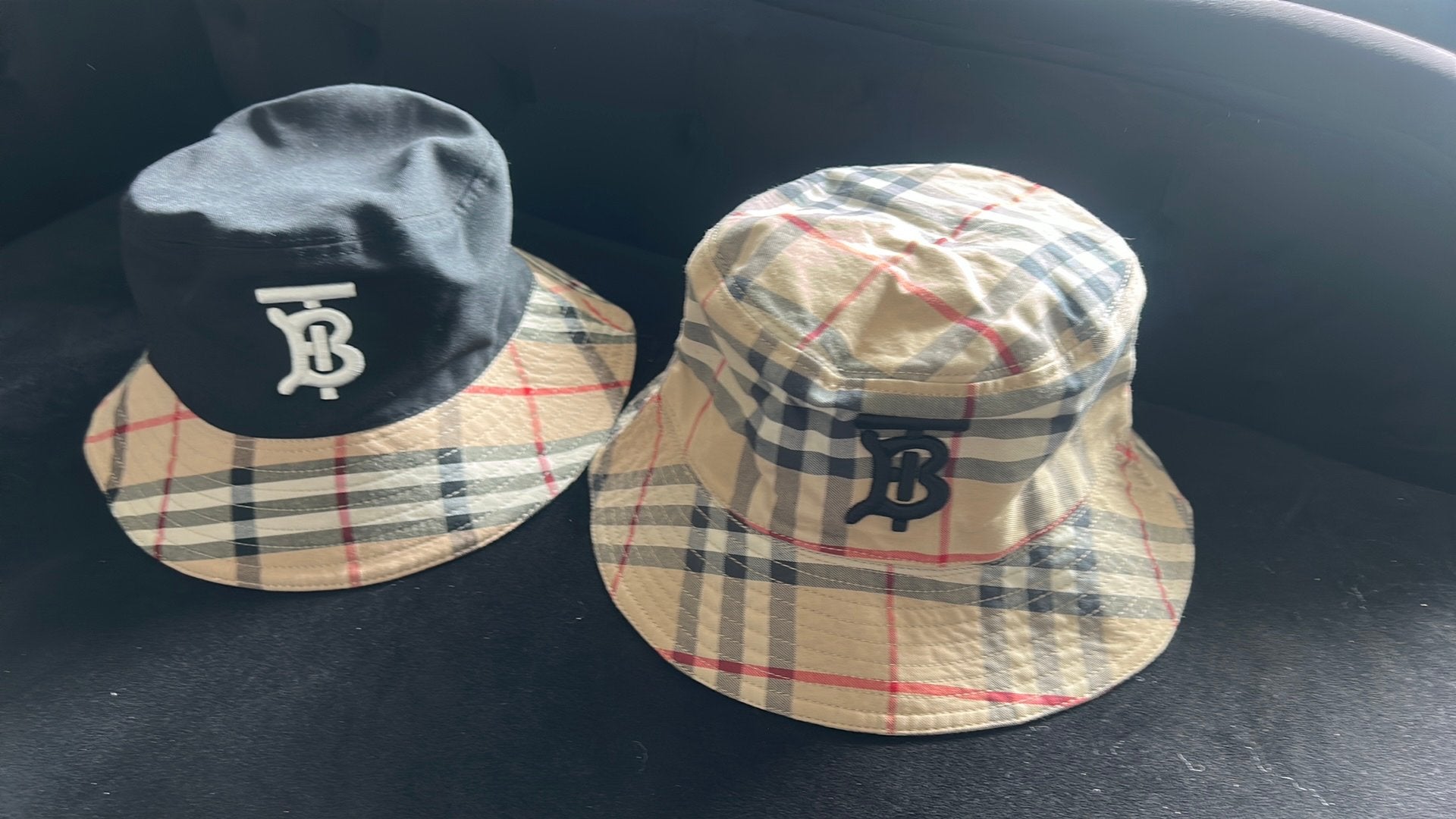 2 BURBERRY hoeden, Kleding | Heren, Hoeden en Petten, Ophalen of Verzenden, Zo goed als nieuw
