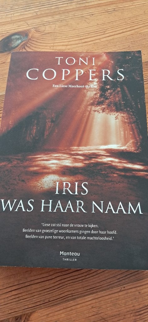 Boek thriller ´ Iris was haar naam ´, Boeken, Ophalen, België, Toni Coppers, Zo goed als nieuw