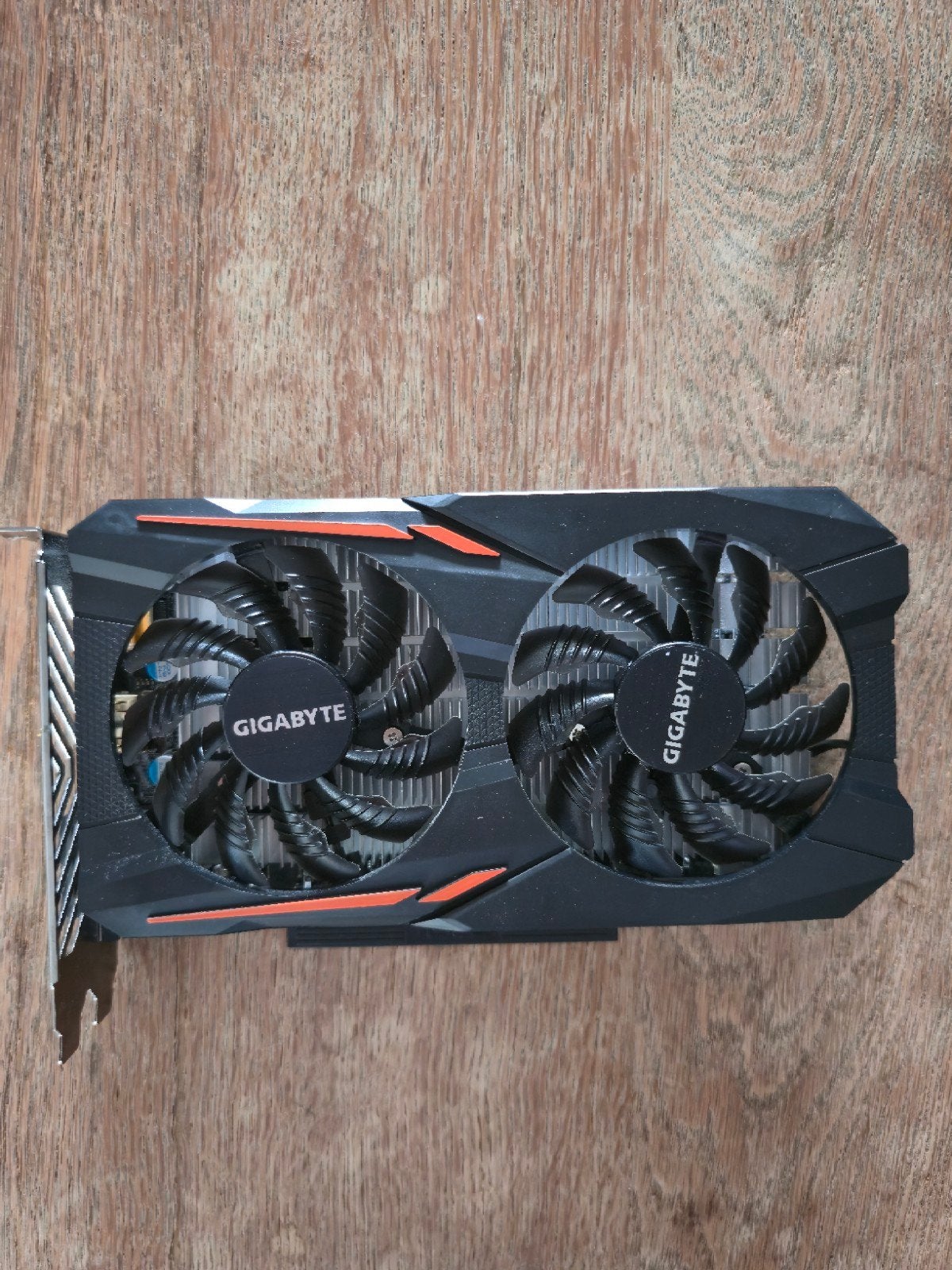Gigabyte grafische kaart – dual fan

Gigabyte vi, Informatique & Logiciels, Enlèvement, Utilisé, HDMI