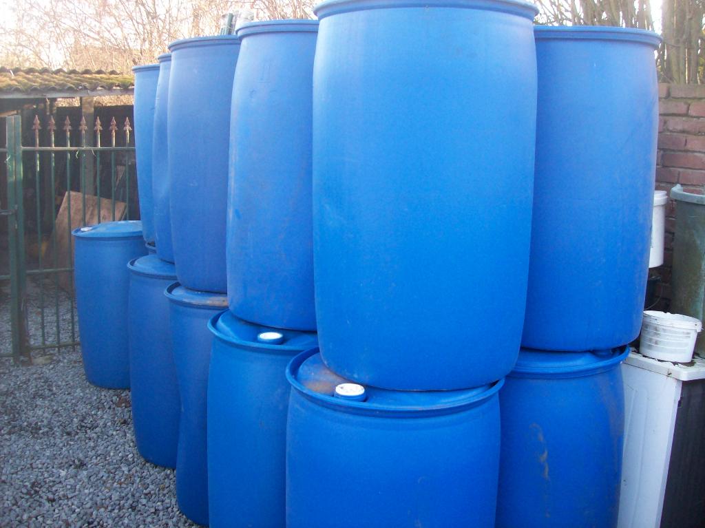 blauwe 220l vaten/tonnen met 2 schroefdoppen, 150 liter of meer, Ophalen, Gebruikt, Kunststof