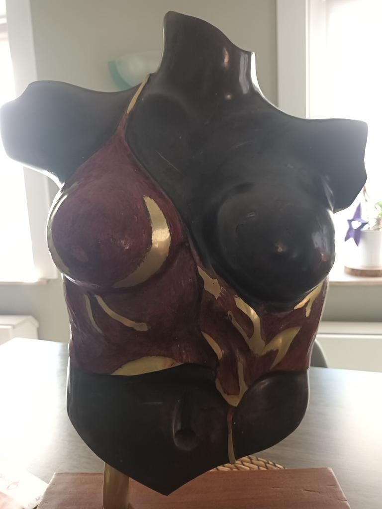 Bronzen borstbeeld op houten sokkel. 9.230 kg, Ophalen, Brons