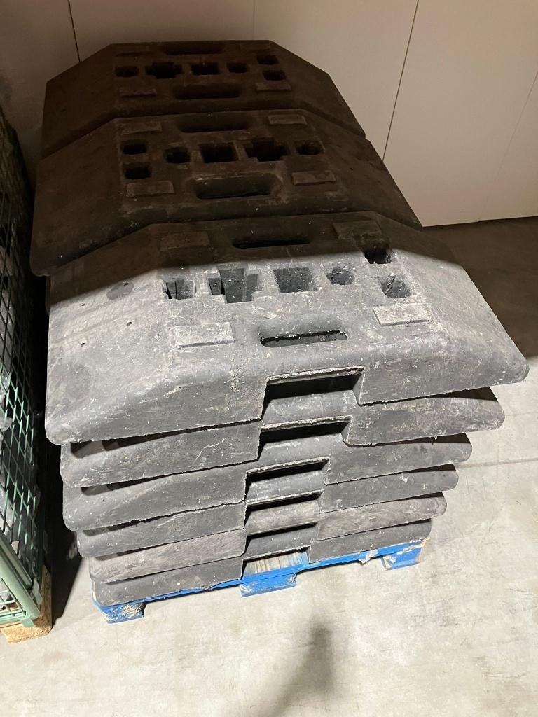 Set van 18 kunststof baakvoet/verkeersbordvoet, Doe-het-zelf en Bouw, Ophalen, Gebruikt, Overige materialen, Overige typen