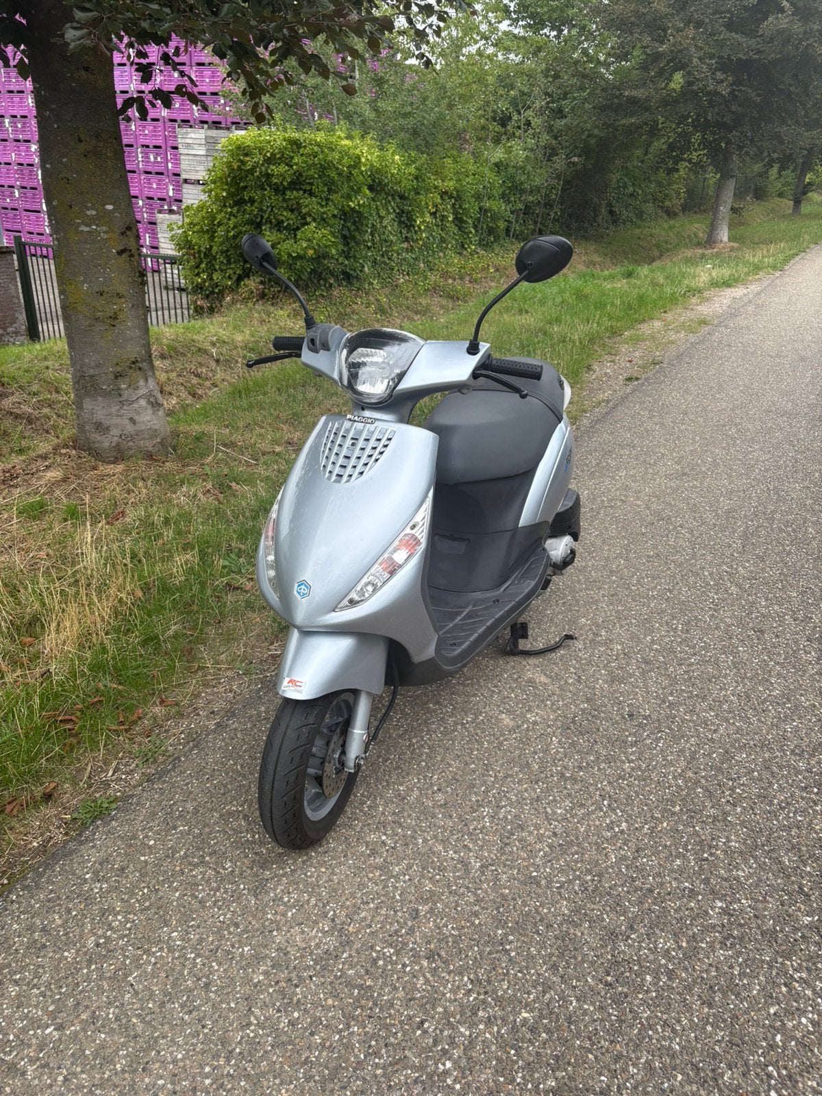 Piaggio zip 4 takt nieuwstaat, Fietsen en Brommers, Ophalen, Zip, 50 cc, Klasse B (45 km/u)