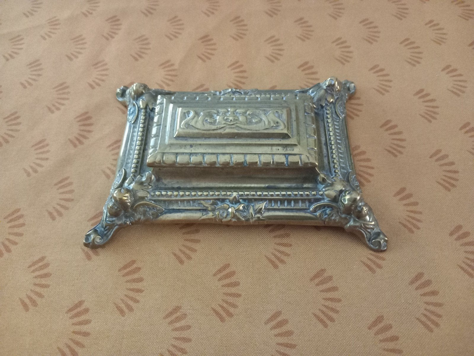 Boîte à timbres en bronze Art Nouveau fin XIXème siècle., Antiquités & Art, Enlèvement ou Envoi, Bronze