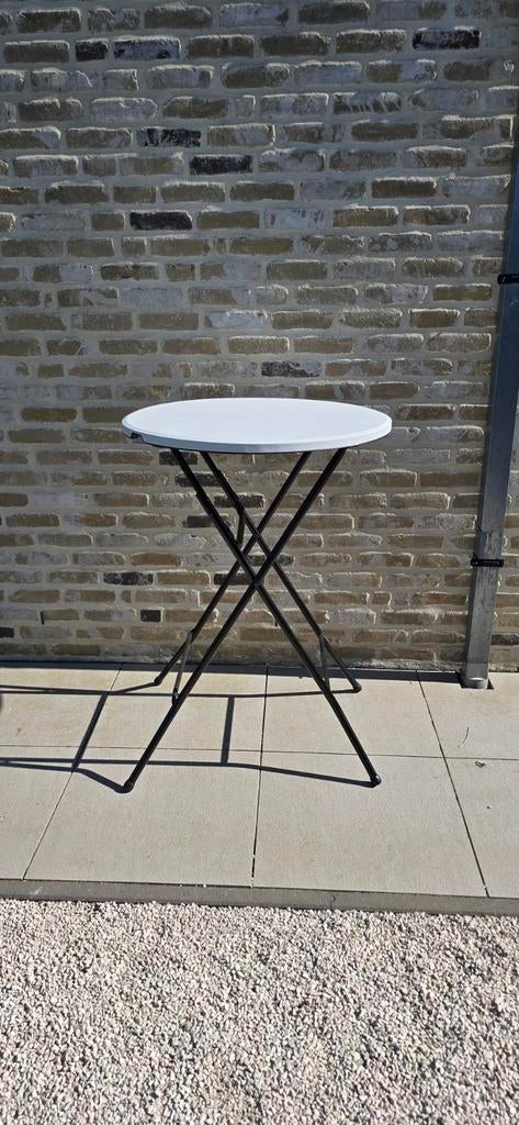 Nouvelles tables debout, Enlèvement