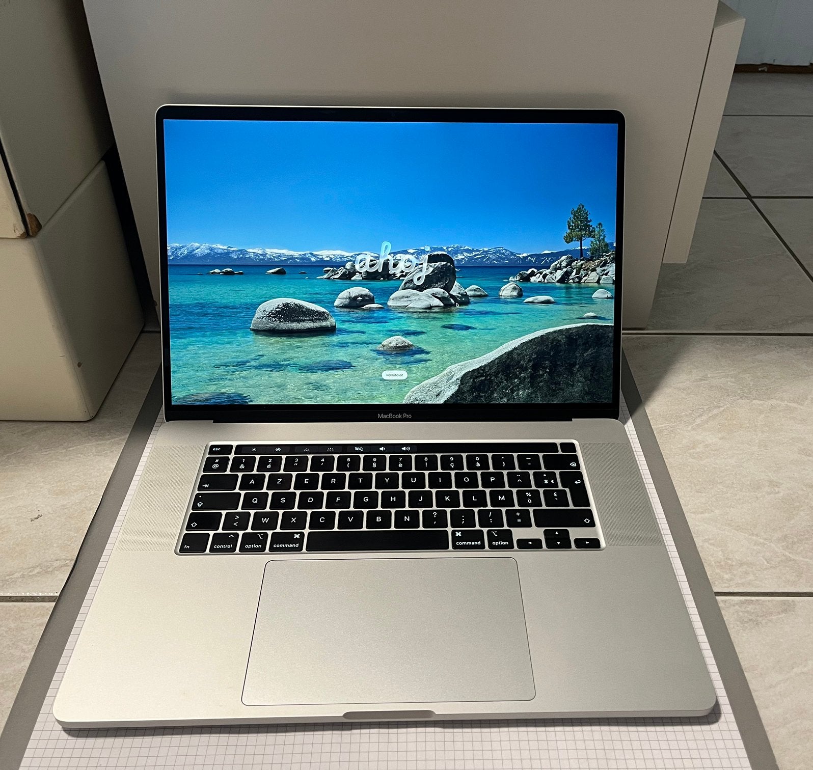 MacBook Pro 16” 2019 En très bon état + accesoires, 512 GB, 16 pouces, Comme neuf, Azerty