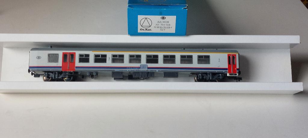 SNCB/NMBS OS.KAR VOITURE M4 NEW LOOK 1CL/FOURGON HO*DC 3018, Autres marques, Analogique, Set de Trains, Envoi