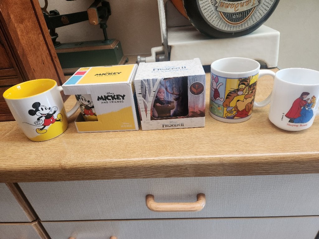 Disney mokken 1 euro per stuk, Verzamelen, Disney, Ophalen of Verzenden, Servies