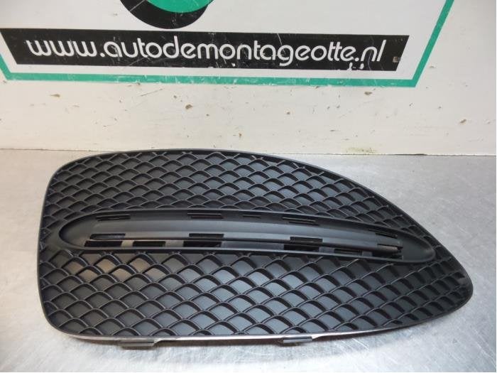 Pare-chocs grille d'un Mercedes B-Klasse (B-Klasse 11-), Autos : Pièces & Accessoires, Neuf, -, 3 mois de garantie, -