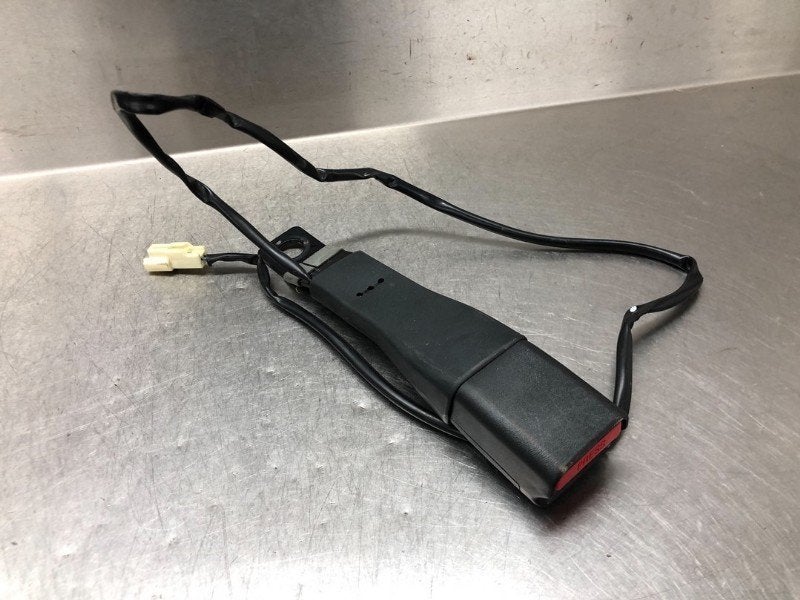 BOUCLE DE CEINTURE DE SECURITE AVANT GAUCHE (|880951|), Utilisé, Suzuki
