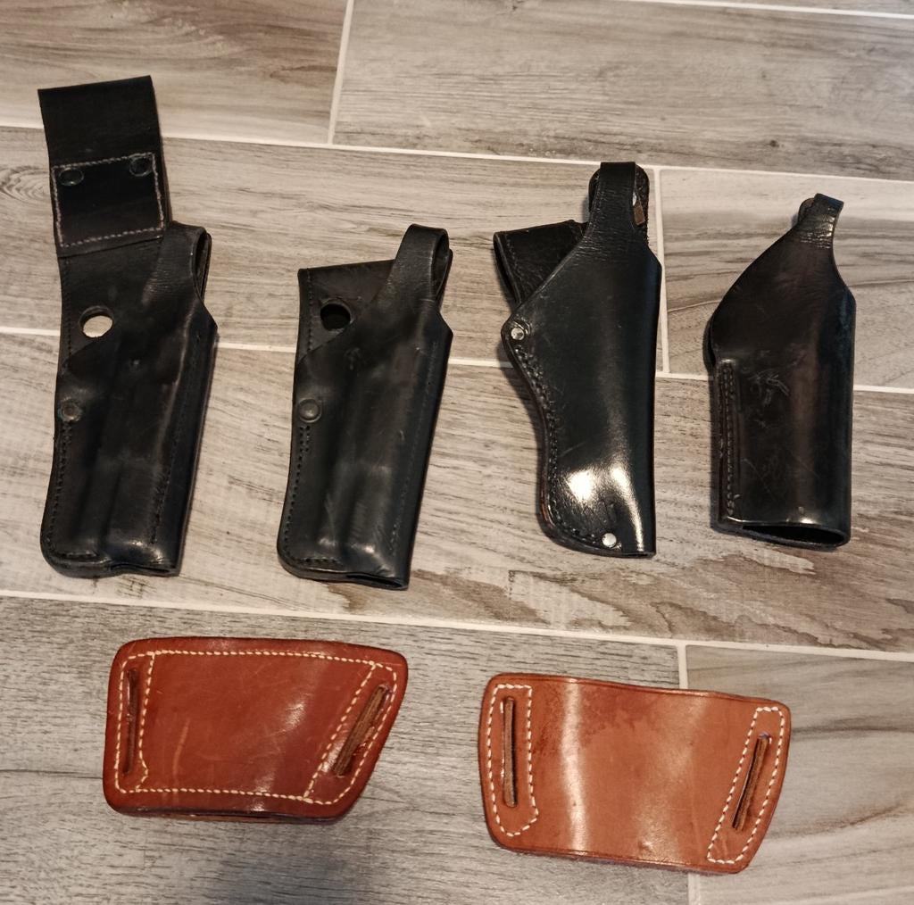 Lot d'anciens holsters en cuir, Enlèvement