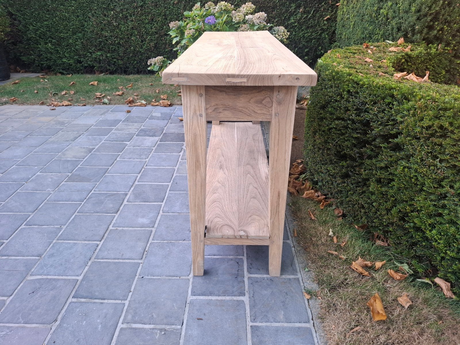 Sidetable uit massieve teak. Geluchtgomd., Ophalen of Verzenden