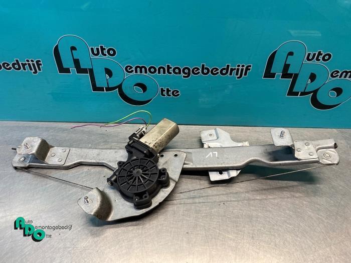 Ruitmechaniek 4Deurs links-voor van een Dacia Sandero (Sande, Dacia, Gebruikt, -, -