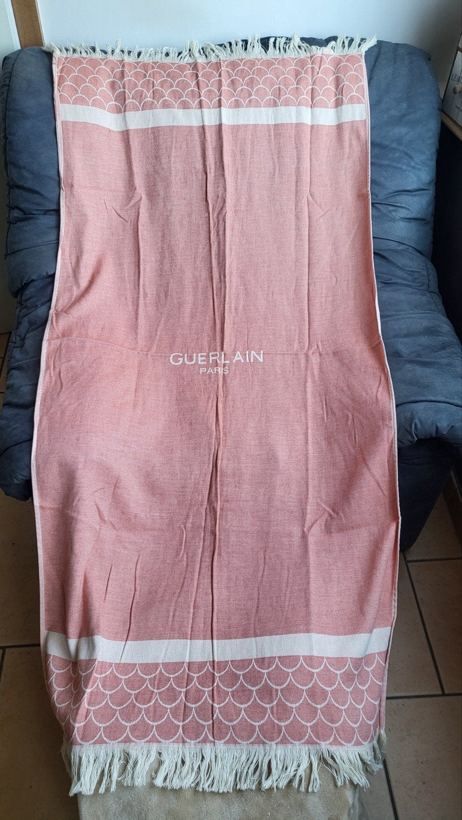 drap Guerlain, Vêtements | Femmes, Bonnets, Écharpes & Gants, Enlèvement