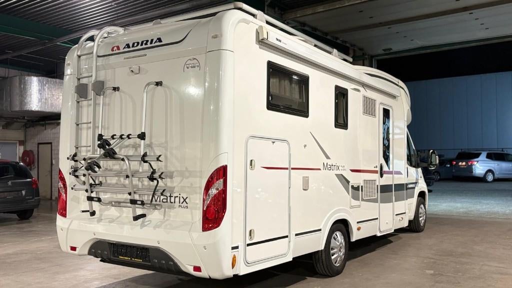 Adria Matrix Plus M 670SL bj. 2015 65000km 5-slaapplaatsen, Caravans en Kamperen, Mobilhomes, Hordeur, Fiat, Bedrijf, Elektrische opstap