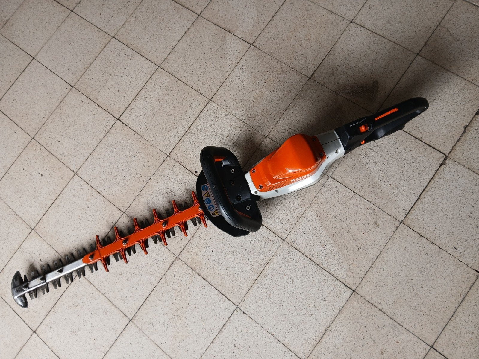 stihl hs94, Ophalen, Accu