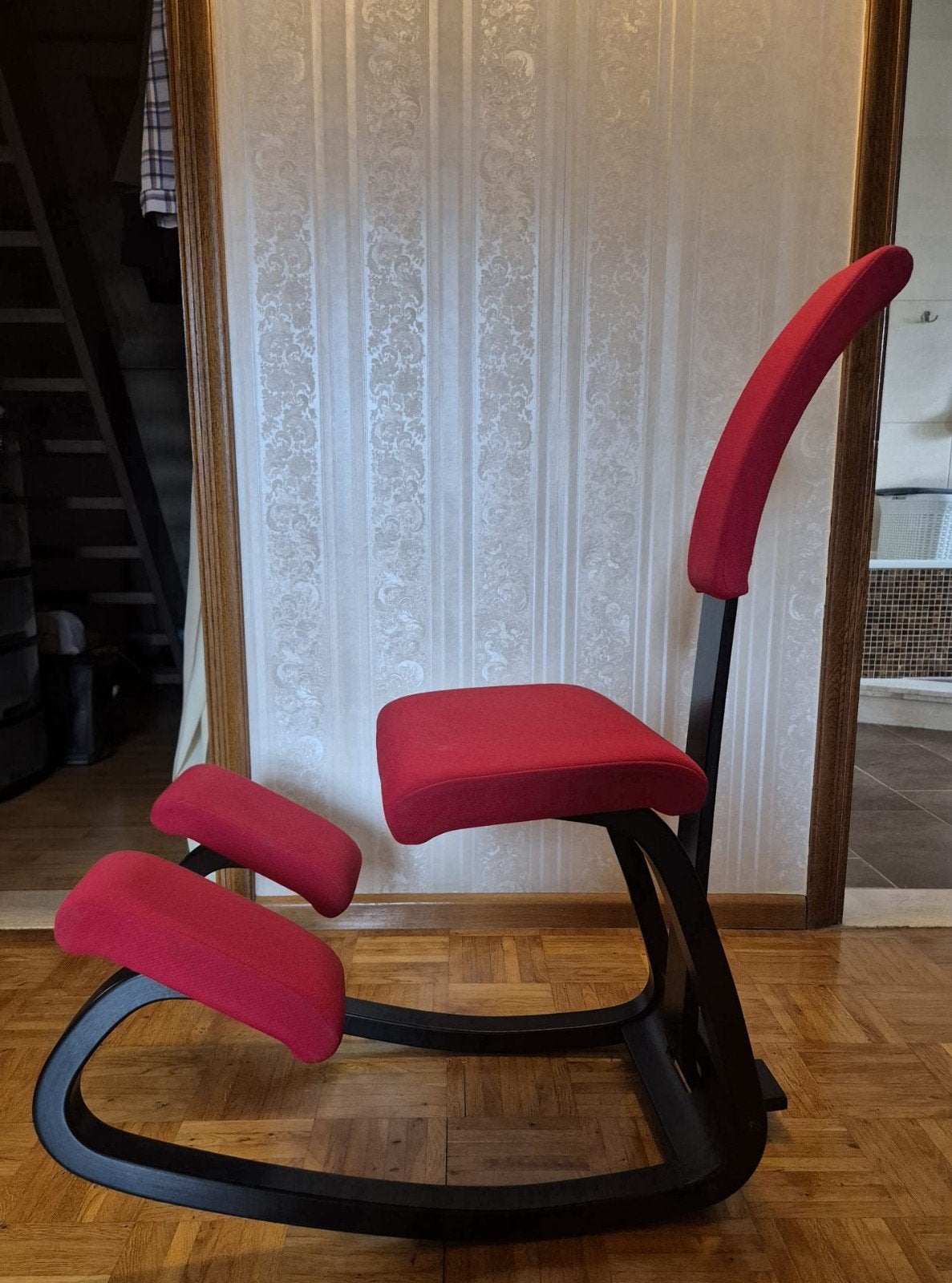 Varier Variable Plus ergonomische bureau-/kniestoel, Rouge, Comme neuf, Enlèvement, Bois