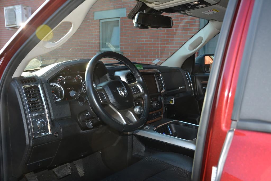 Dodge Ram 1500 Laramie, Autos, Achat, Noir, 5700 cm³, 5 places
