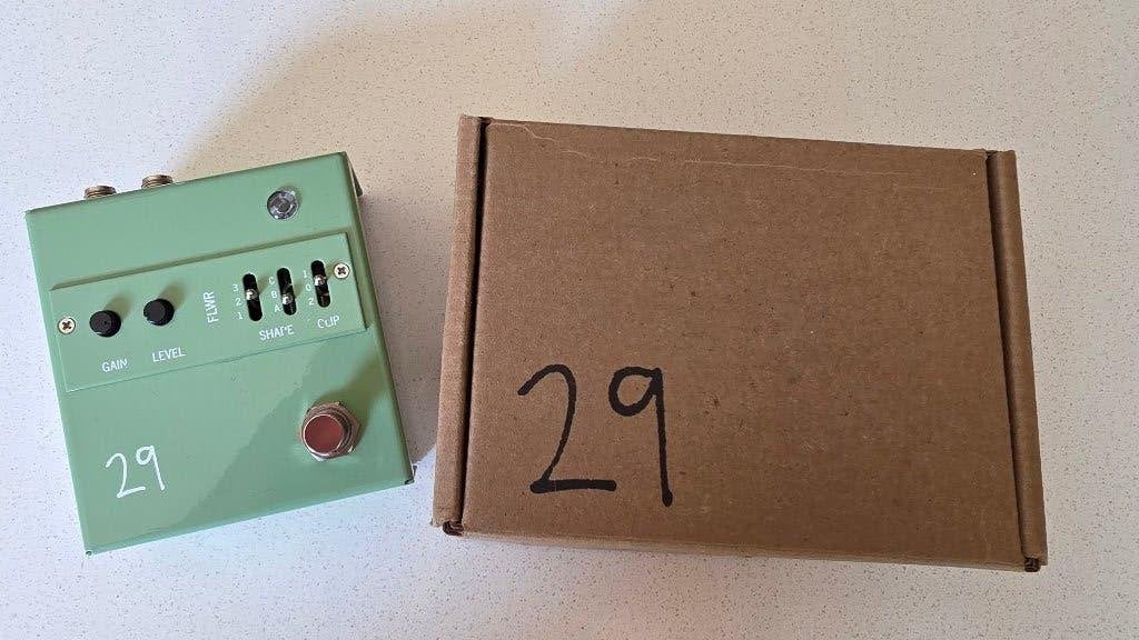 29 pédales crédibles FLWR, Enlèvement ou Envoi, Comme neuf, Distortion, Overdrive ou Fuzz