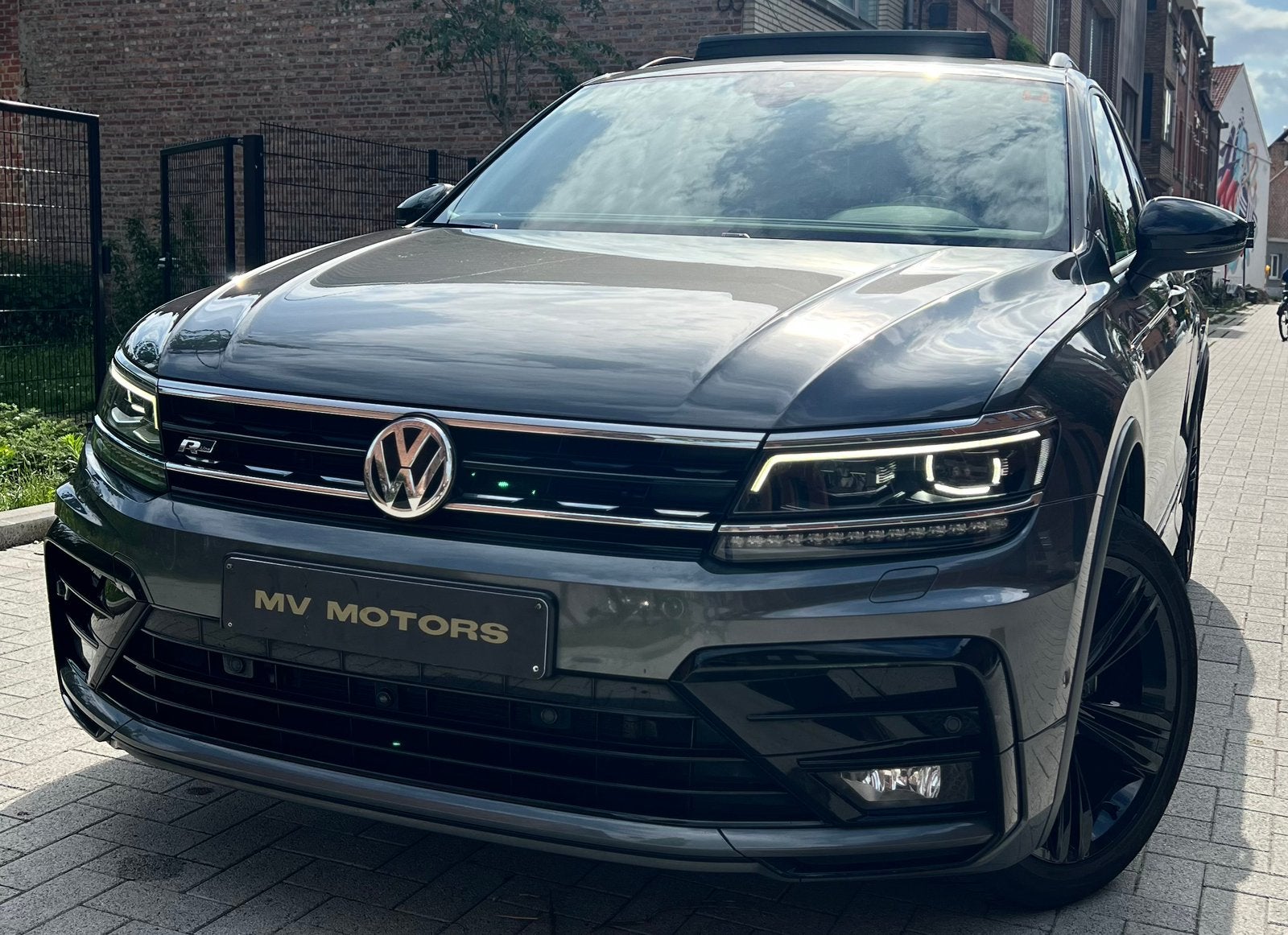 VW Tiguan R Line, 2.0 TSI Benzine 190PK/4motion/FULL OPTION!, Automaat, Dealer onderhouden, Lichtsensor, Leder