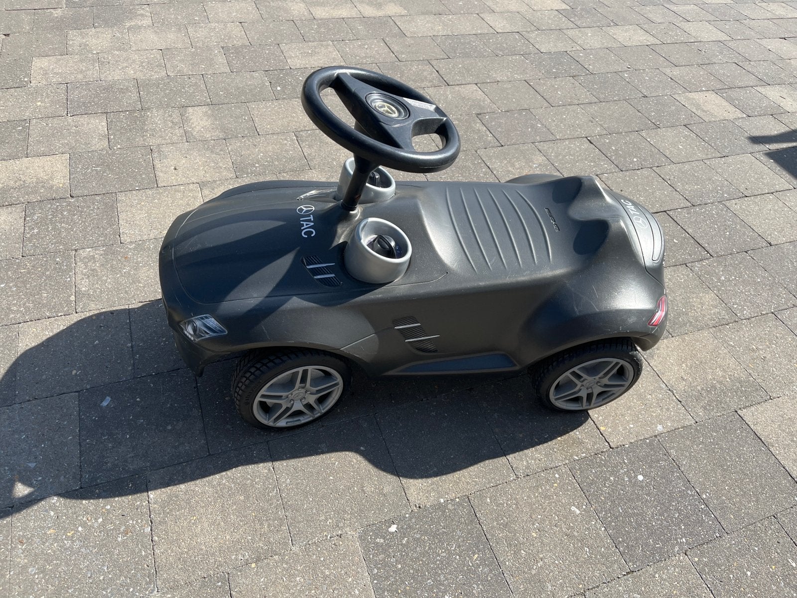 voiture autoportée officiellement Mercedes, Enfants & Bébés, Enlèvement, Comme neuf, Véhicule de marche