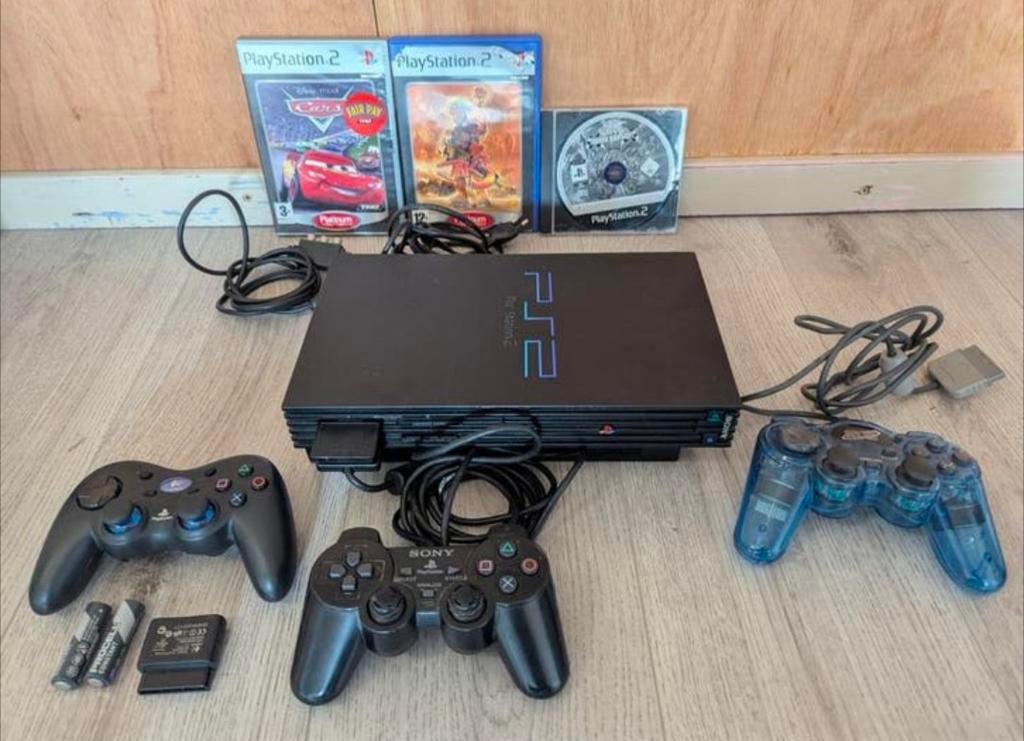 PlayStation 2 met spellen (Jak 3 en 2 Cars) en 3 controllers, Games en Spelcomputers, Spelcomputers | Sony PlayStation 2, Gebruikt