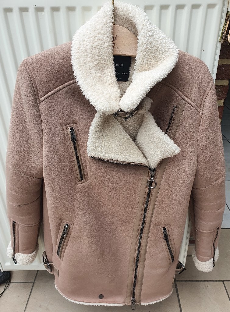 Warme wintervest/jas van Bershka maat S, Kleding | Dames, Jassen | Winter, Beige, Zo goed als nieuw, Maat 36 (S), Bershka