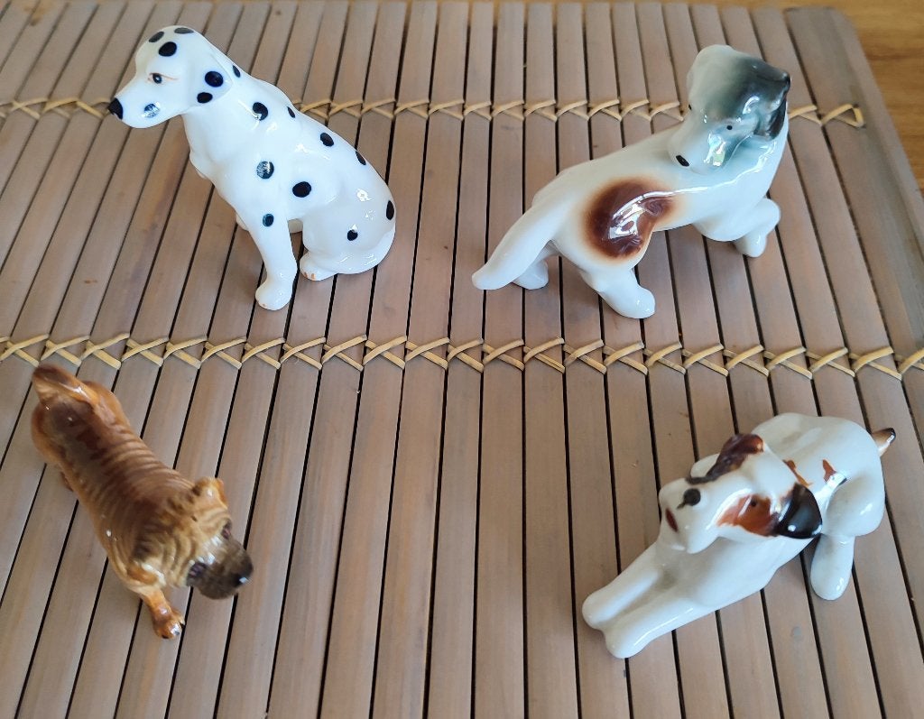 Petites statuettes de chien: Shar-Pei, Dalmatien,..., Enlèvement ou Envoi, Comme neuf, Animal