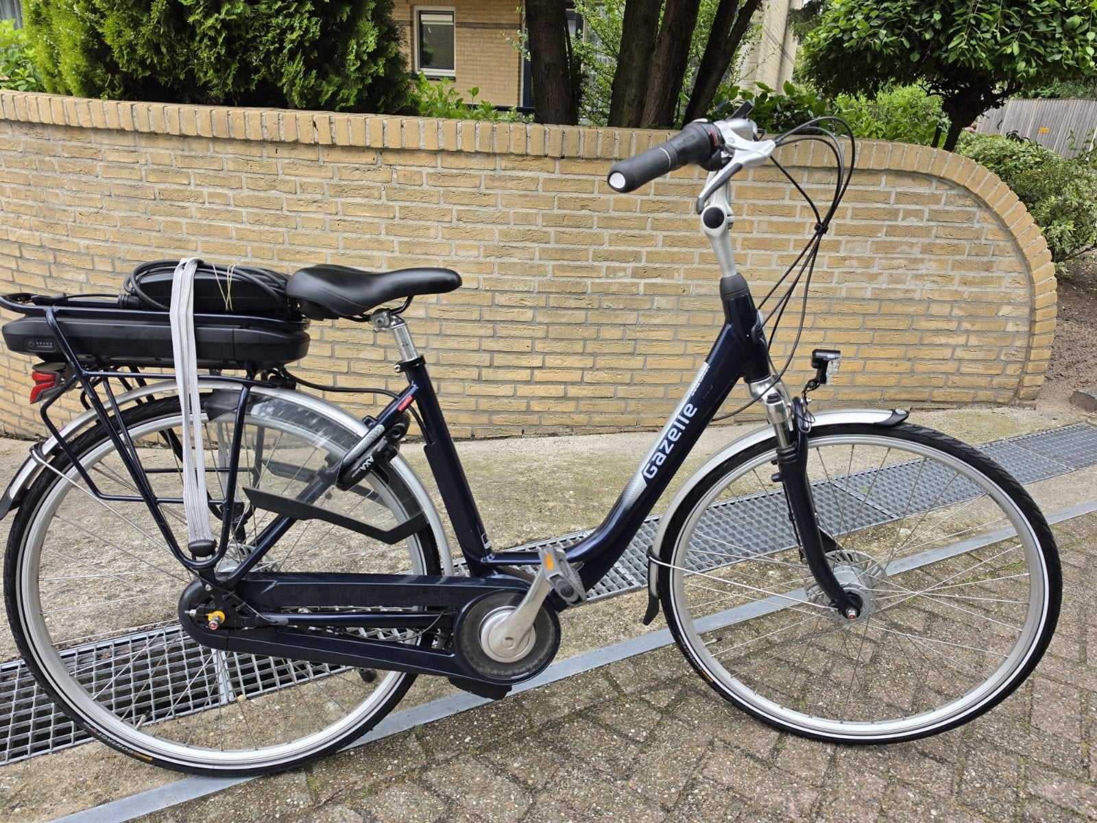In nieuwstaat kleine maat Gazelle met Midden motor, Ophalen, Gazelle