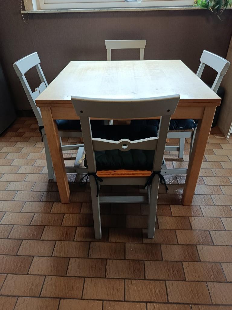 Set tafel en stoelen, Ophalen