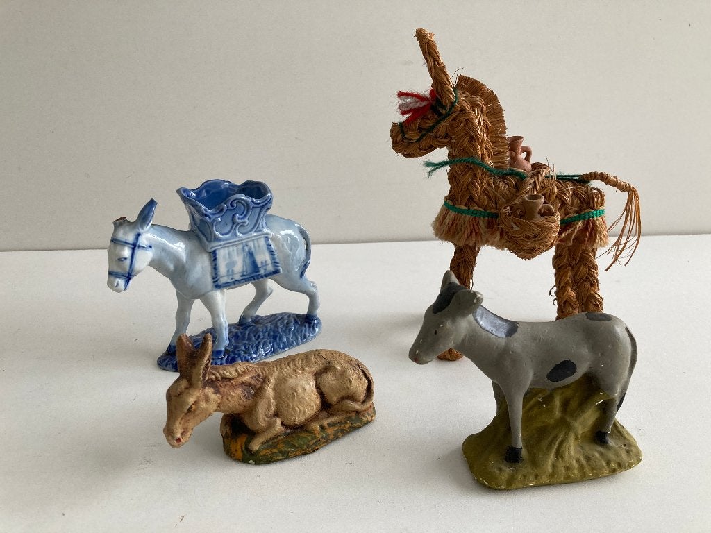 Lot vintage ezels ( kerststal, gevlochten, porselein ), Verzamelen, Ophalen of Verzenden, Gebruikt, Dier